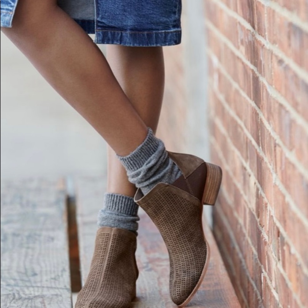 Vince Camuto Size 12 Booties